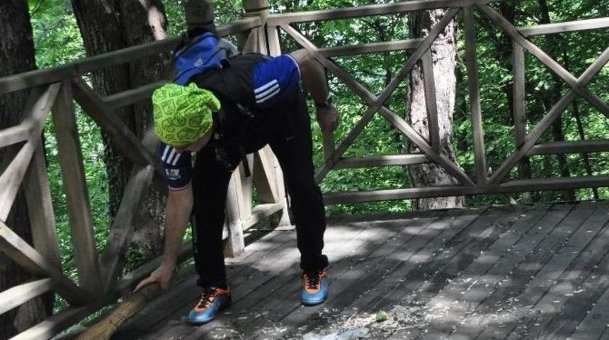 Bisiklet Turunda &Ccedil;&ouml;p Topladılar