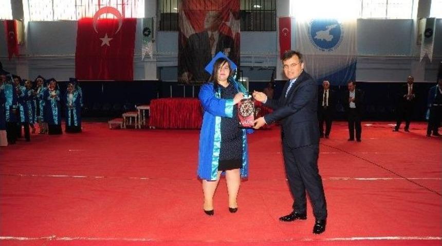 Yy&uuml;&rsquo;de Mezuniyet Sevinci