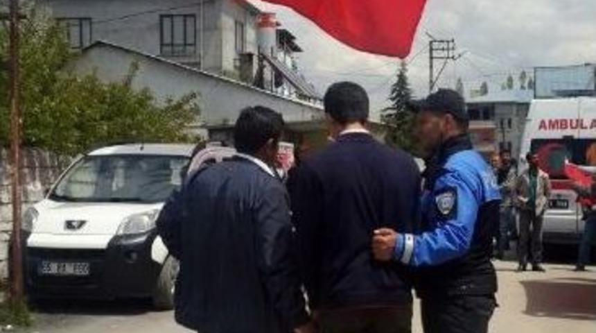 Vanlı Şehidin Evi T&uuml;rk Bayrağıyla S&uuml;slendi