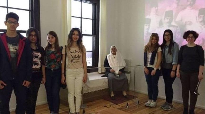 Gen&ccedil; Ressamlar Cumhuriyet Aşkını Selanik&rsquo;te Yaşadılar