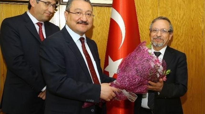 Er&uuml; Tıp Fak&uuml;ltesi&rsquo;nde Devir Teslim T&ouml;reni