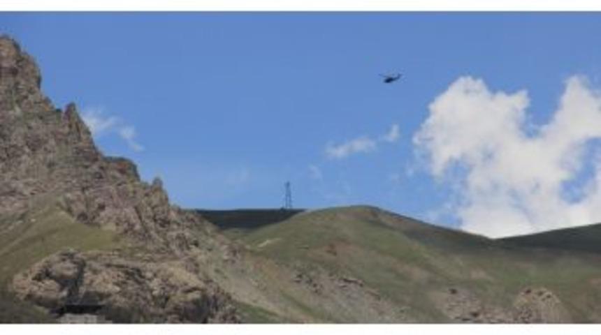 Hakkari Sınırında Askeri Hareketlilik S&uuml;r&uuml;yor