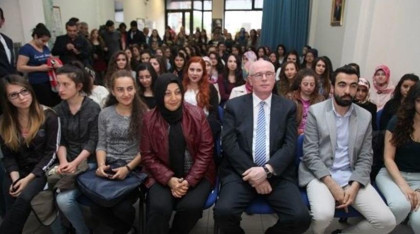 B&uuml;y&uuml;kdere Gen&ccedil;lik Merkezi Kursiyerlerinin Belge Heyecanı