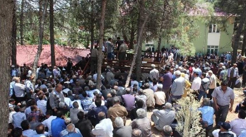 Binlerce Kişi İş Umuduyla Bekledi