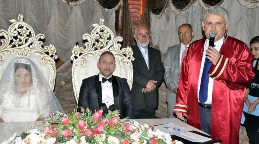 Antalyalı Gazeteci D&uuml;nya Evine Gerdi