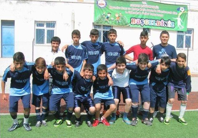 Araban Kaymakamlığı Okullar Arası Futbol Turnuvası Düzenledi 1