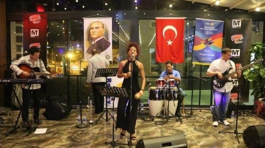 Salsa Tutkunları Ve K&uuml;balı M&uuml;zisyenler İskenderun&rsquo;da