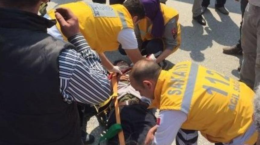 İş Makinesi Bisiklet Sürücüsüne Çarptı