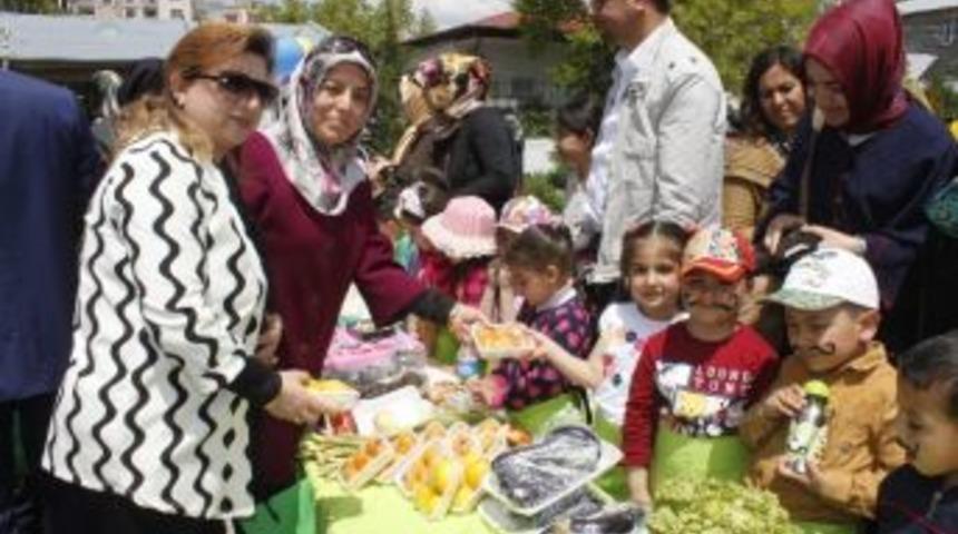 Minik Pazarcılar İş Başında