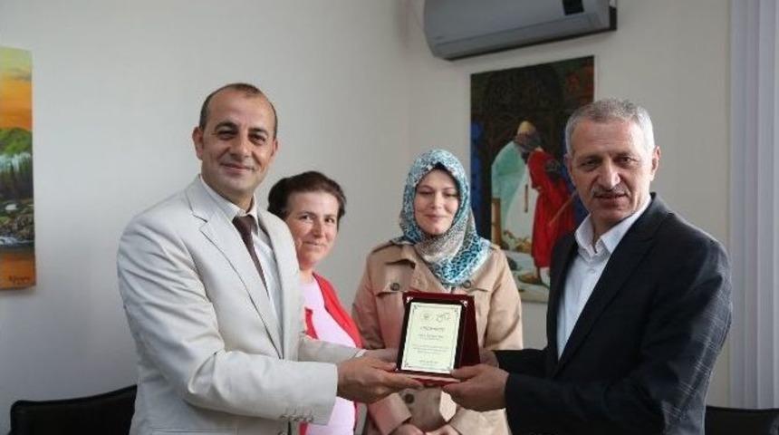 Başkan Dişli&rsquo;ye O&ccedil;em&rsquo;den Plaket