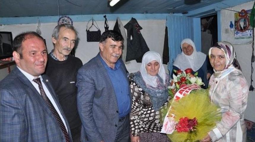 Emet&rsquo;te Zeynep Akyol Yılın Annesi Se&ccedil;ildi