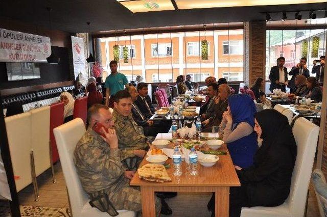 Şehit Aileleri Yemekte Buluştu 1