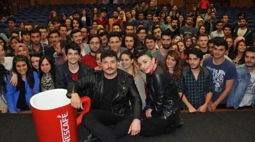 Om&uuml;&rsquo;de &lsquo;fotoğraf&rsquo; S&ouml;yleşisi