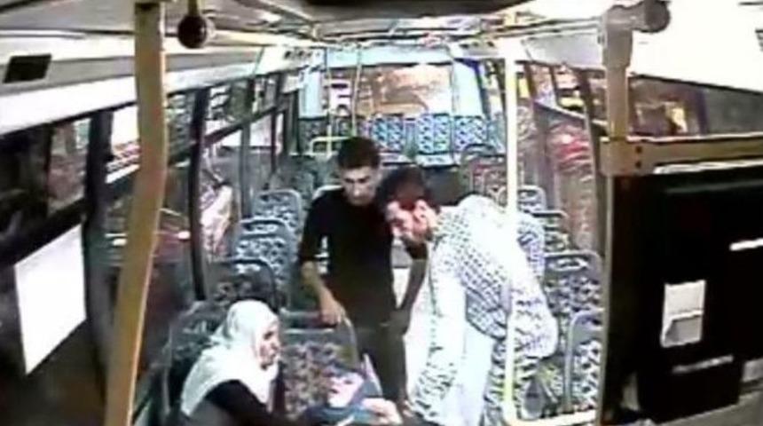 Kalp Krizi Ge&ccedil;iren Kadın, Otob&uuml;sle Hastaneye Yetiştirildi