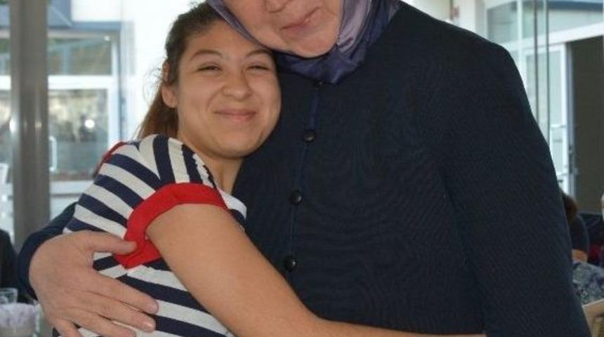 Melek &Ccedil;er&ccedil;i&rsquo;yi &Ouml;zel Sevgi