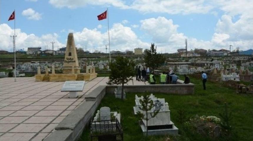 Şehitlik Anıtına 400 Fidan Dikimi Yapıldı