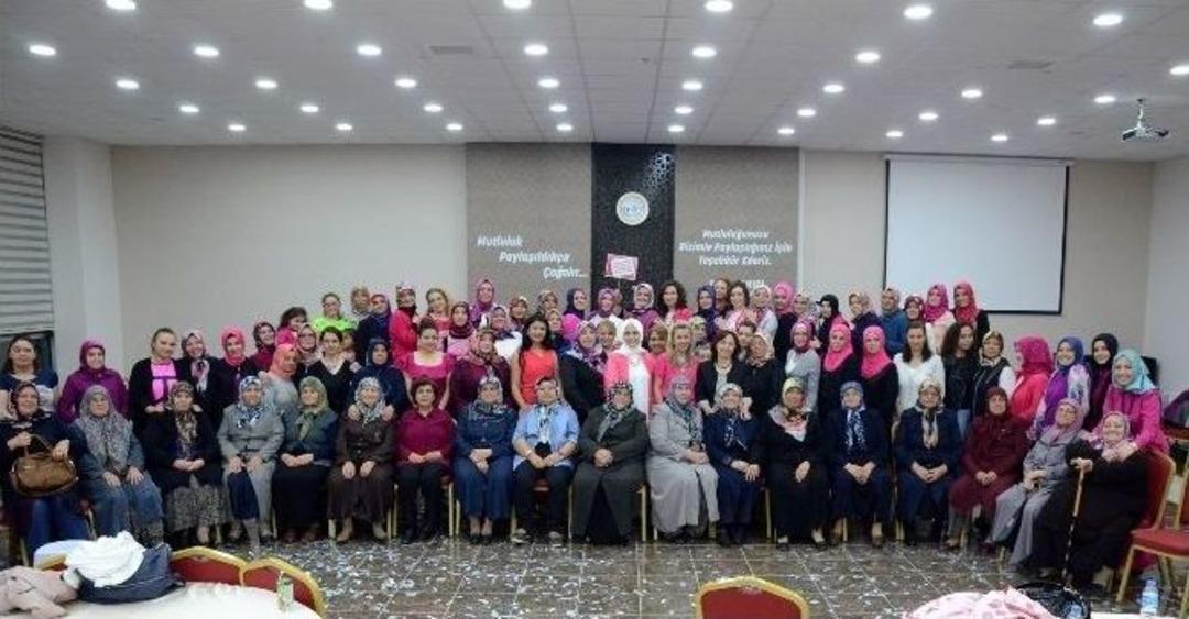 Boz&uuml;y&uuml;k&rsquo;te Ak Kadınlardan Anneler G&uuml;n&uuml; Kutlaması