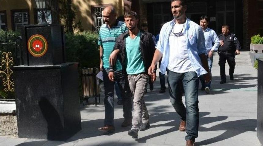 Sahte Altınla 1 Kişinin Parasını Yağmalayan 2 Şahıs Tutuklandı