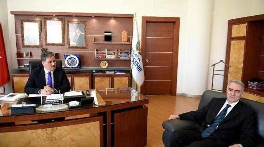 Vakıflar B&ouml;lge M&uuml;d&uuml;r&uuml;, Başkan &Ccedil;akır&rsquo;ı Ziyaret Etti
