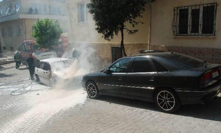 İtfaiyecilerden Alev Topuna Dönen Araca Cesur Müdahale G2