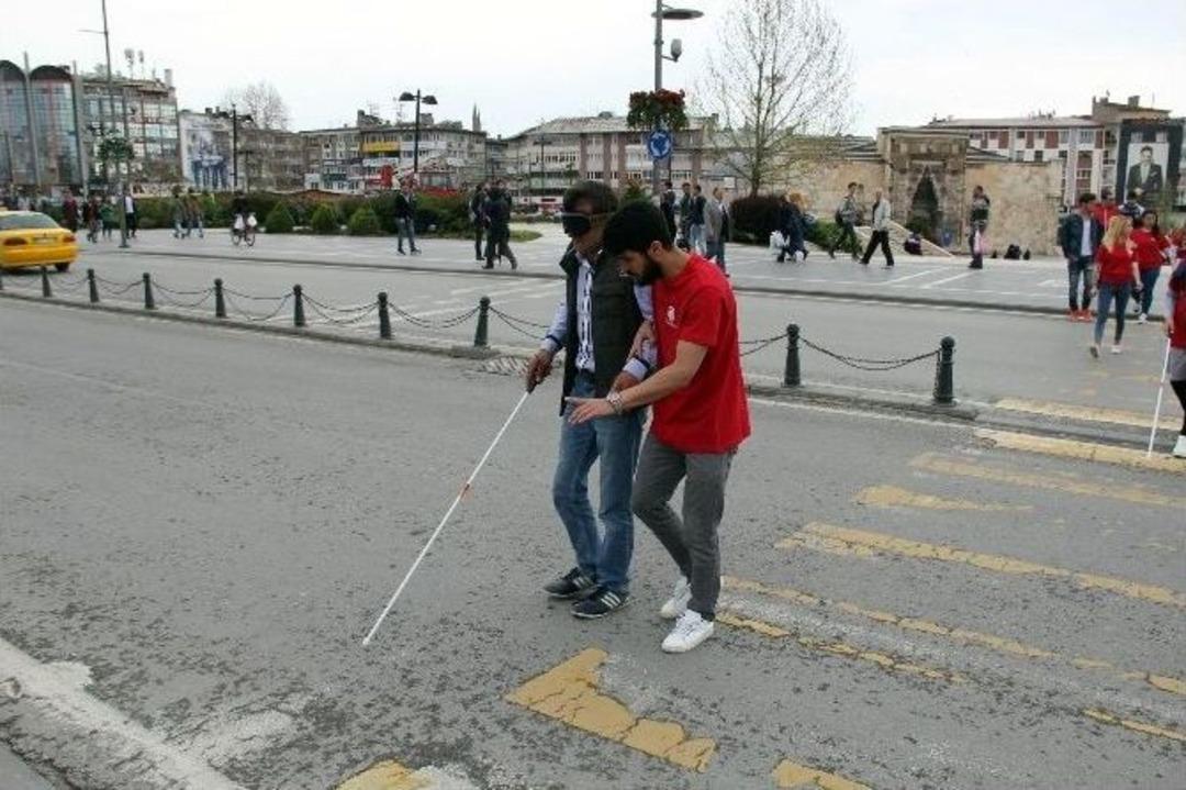 &rsquo;1&rsquo; Dakikalığına G&ouml;rme Engelli Oldular