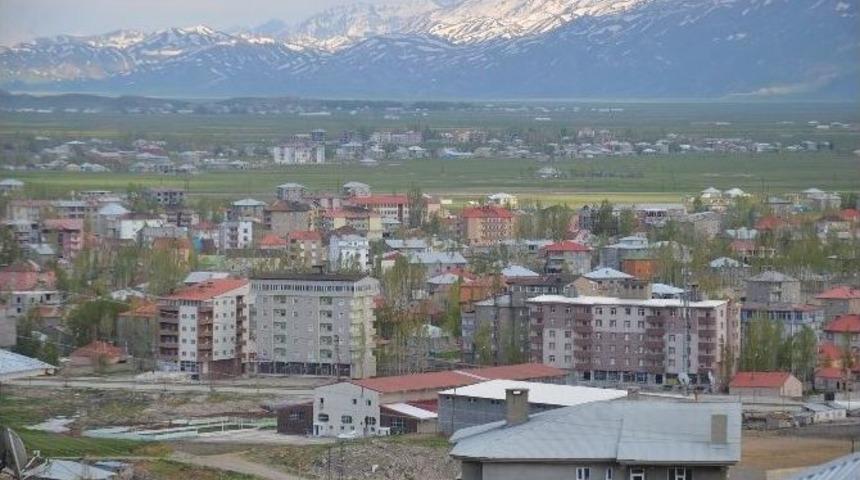 Y&uuml;ksekova&rsquo;da Sokağa &Ccedil;ıkma Yasağı Devam Ediyor