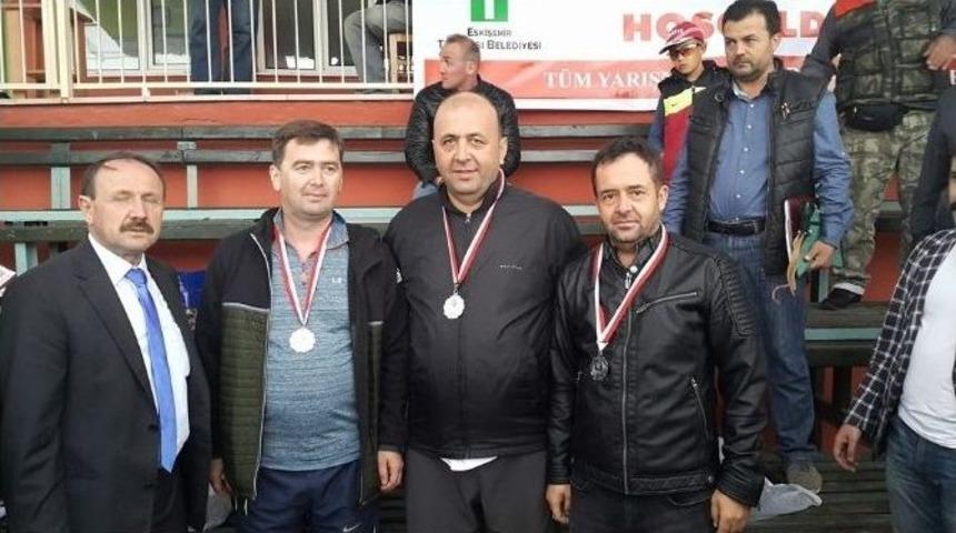 Boz&uuml;y&uuml;kl&uuml; Avcılar Madalyaları Topladı