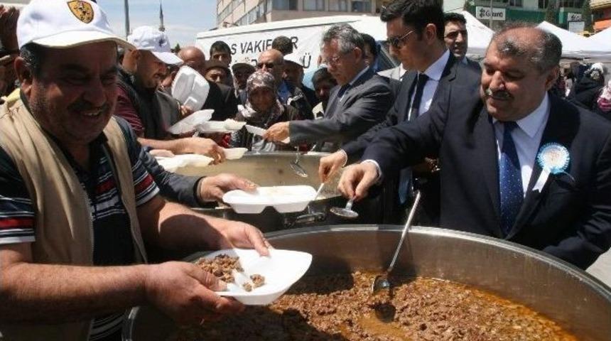 Sivas Vakıflar B&ouml;lge M&uuml;d&uuml;rl&uuml;ğ&uuml; Yozgat&rsquo;ta Vatandaşa Vakıf Yemeği İkram Etti