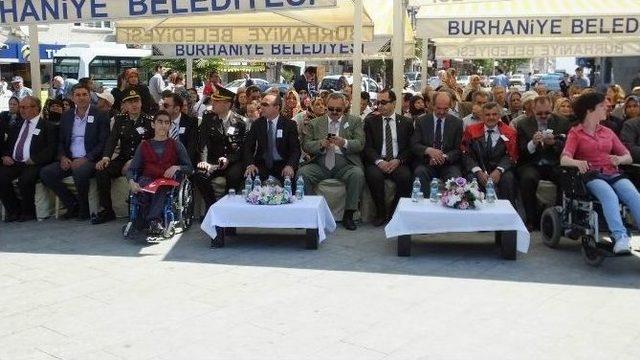 Burhaniye&rsquo;de Engelleri Kaldırdılar 1