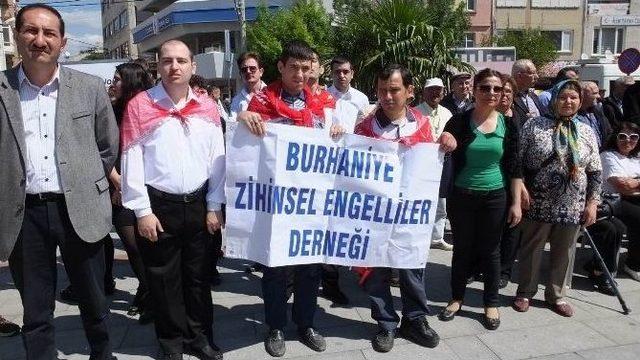 Burhaniye&rsquo;de Engelleri Kaldırdılar 2