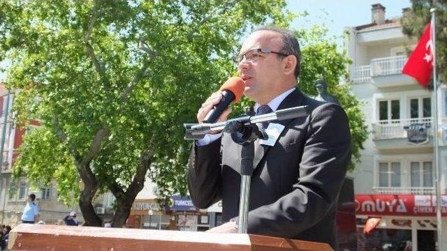 Burhaniye&rsquo;de Engelleri Kaldırdılar 3