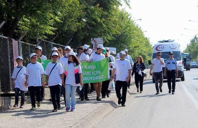 Sağlıklı Yaşam İçin 2 Kilometre Yürüdüler