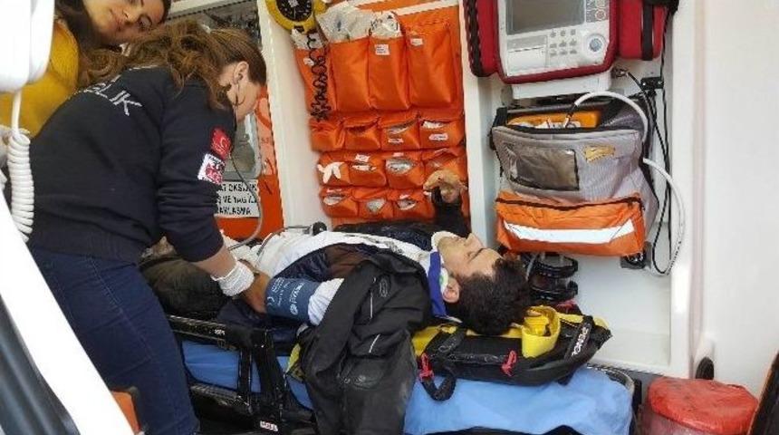 Otomobil Motosiklete &Ccedil;arptı: 1 Yaralı