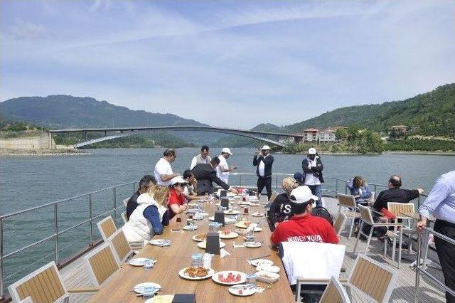 Ayvacık, Körfez Ülkelerinden Turizm Seyehat Acente Sahiplerini Ağırladı