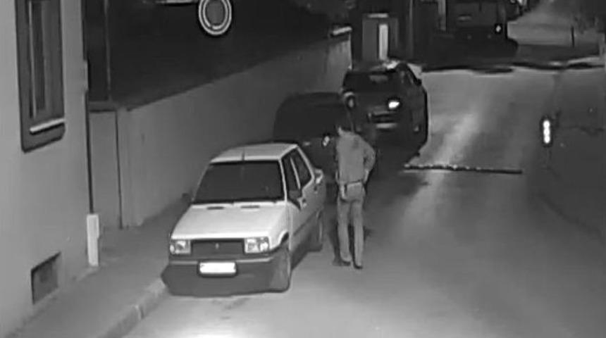 2 Dakikada Otomobili &Ccedil;aldı, G&uuml;venlik Kamerasına Yakalandı
