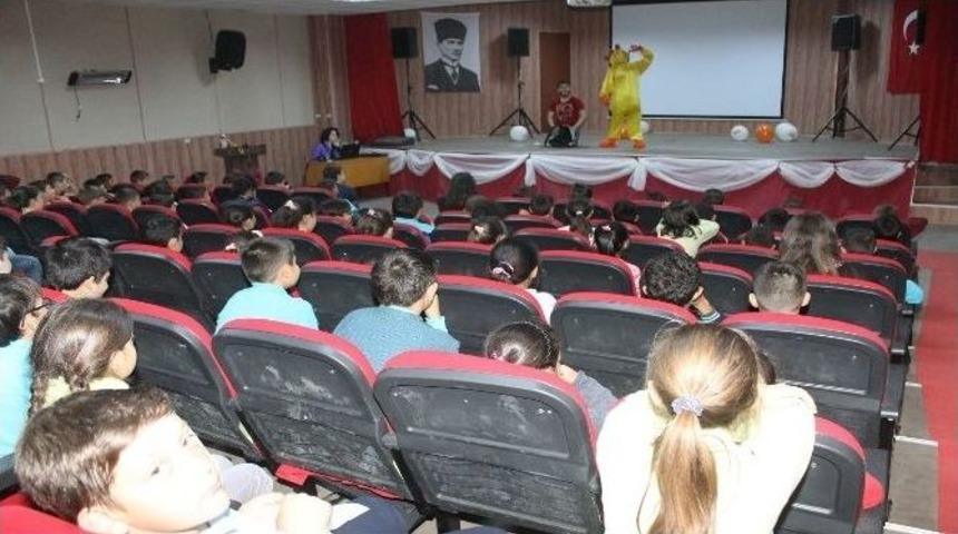 Belediyeden Bin &Ouml;ğrenciye Tiyatro