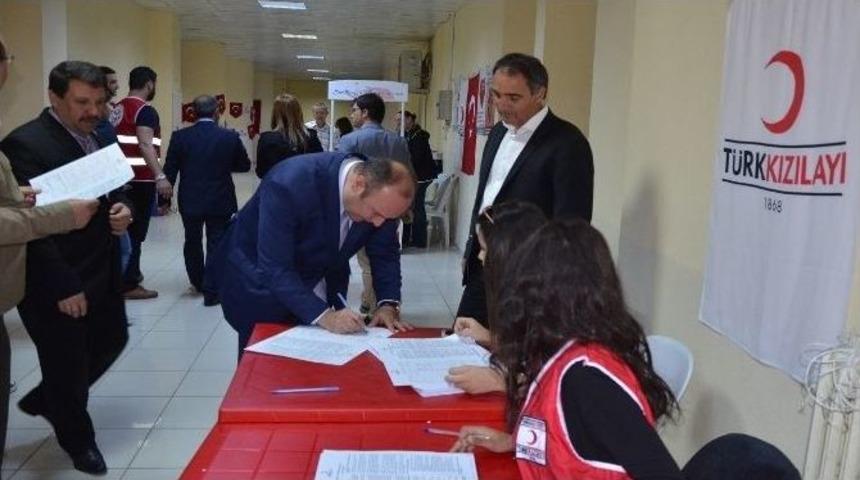 Bandırma Onyedi Eyl&uuml;l &Uuml;niversitesi Kızılay&rsquo;a Kan Bağışladı