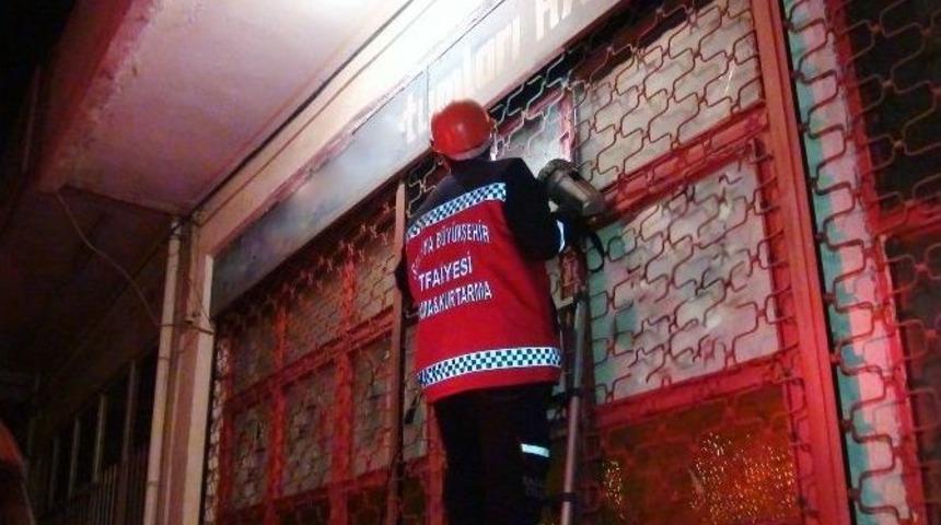 İtfaiyeden Kedi Kurtarma Operasyonu