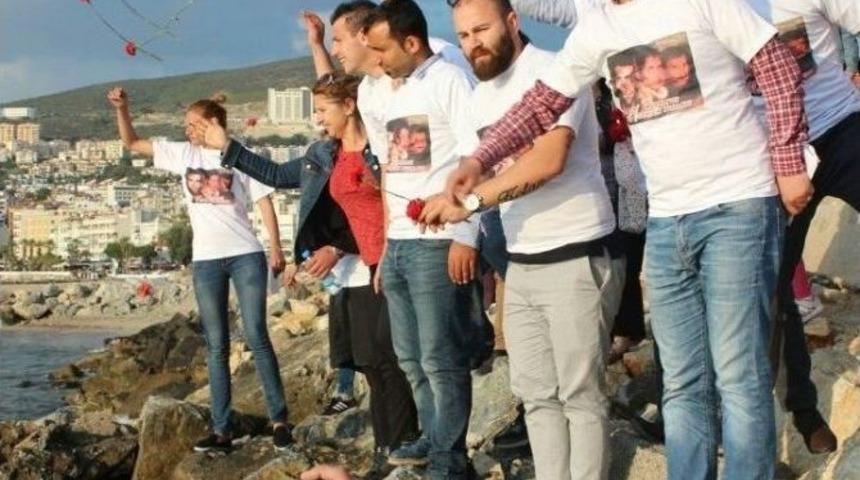 Kuşadası Chp Gen&ccedil;lik Kolları Deniz Gezmiş Ve Arkadaşlarını Andı