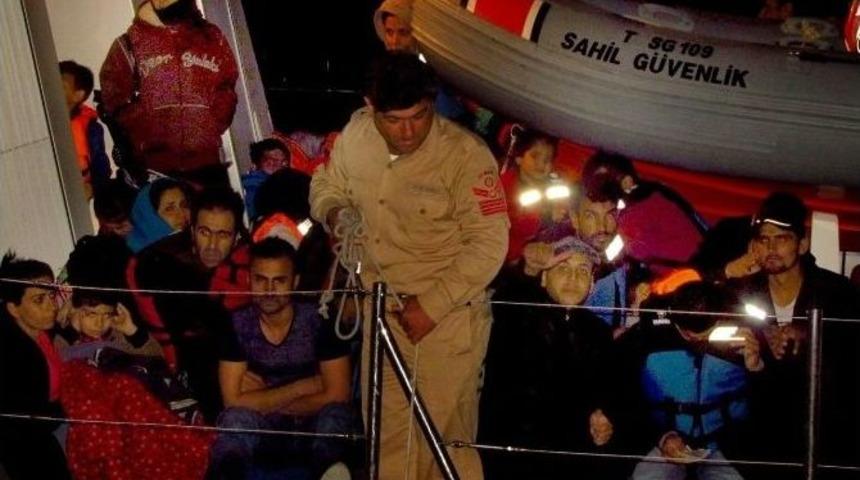 &Ccedil;eşme&rsquo;de 67 Sığınmacı Yakalandı