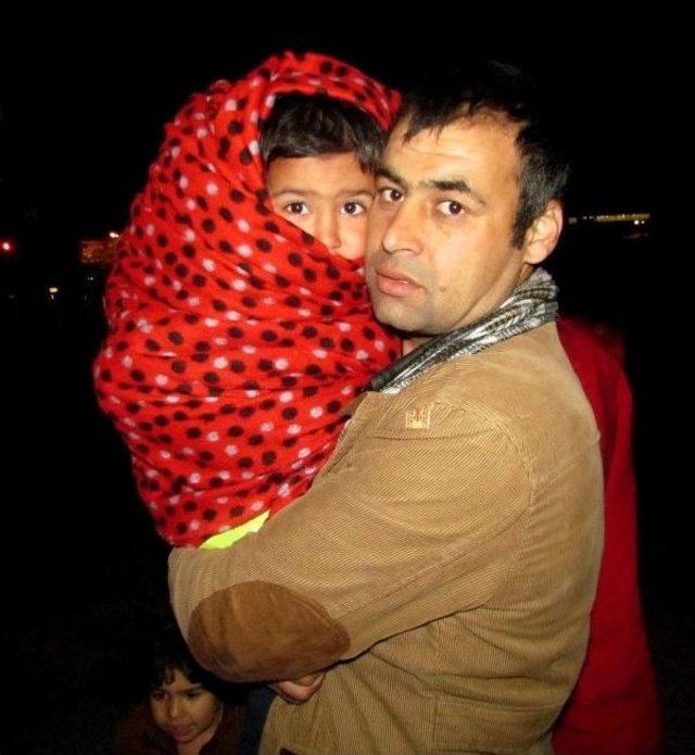 &Ccedil;eşme&rsquo;de 67 Sığınmacı Yakalandı 1