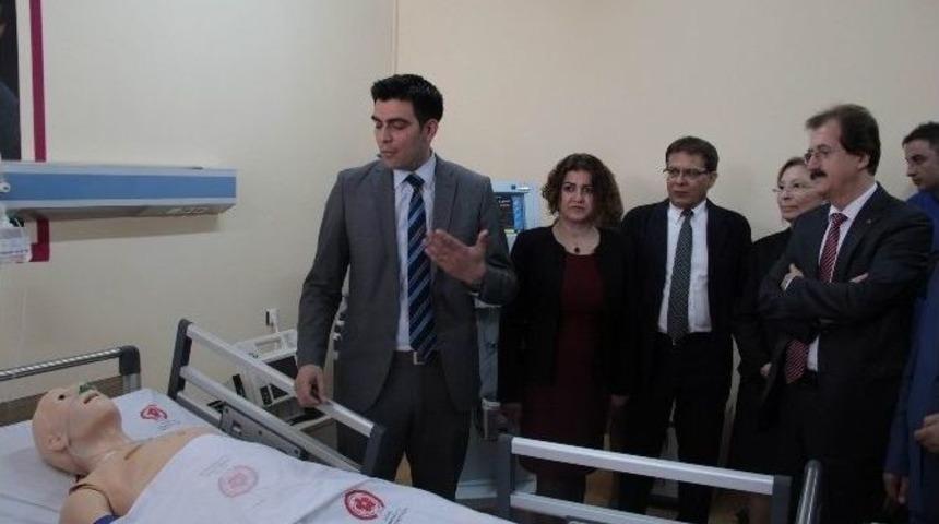 Cumhuriyet &Uuml;niversitesi&rsquo;ne Sim&uuml;lasyon Merkezi A&ccedil;ıldı