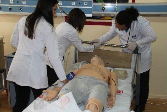 Cumhuriyet &Uuml;niversitesi&rsquo;ne Sim&uuml;lasyon Merkezi A&ccedil;ıldı 1