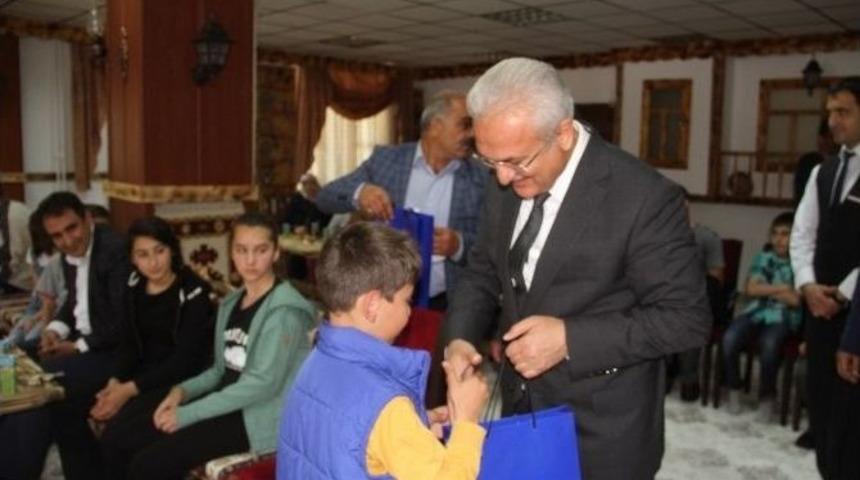 Başarılı &Ouml;ğrencilere Tablet