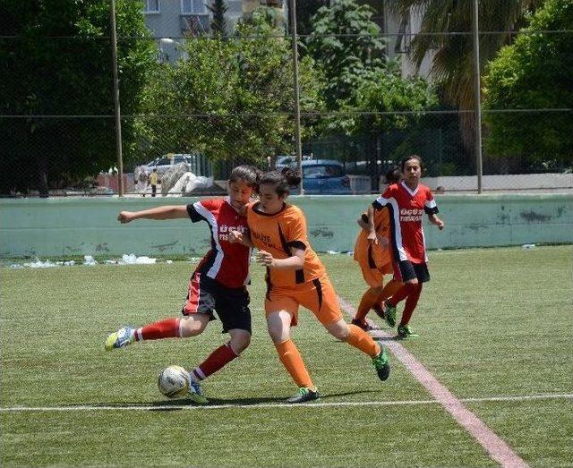 T&uuml;rkiye Okullararası Futbol Yarı Final M&uuml;sabakaları 1