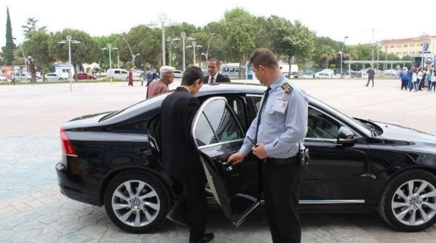 Başkan Oldu, Makam Aracıyla Gitmek İstedi