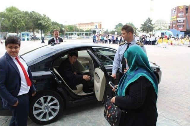 Başkan Oldu, Makam Aracıyla Gitmek İstedi