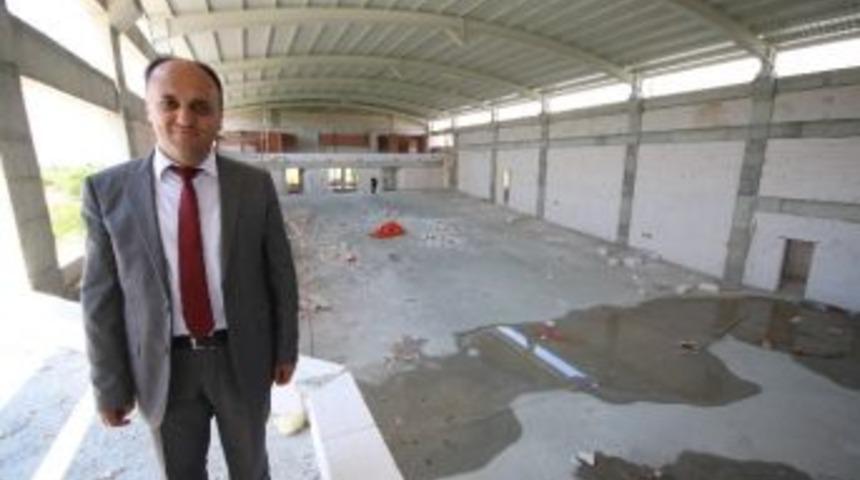 Başkan &Ouml;zaltun, Beyşehir K&uuml;lt&uuml;r Merkezi&rsquo;nde İncelemelerde Bulundu