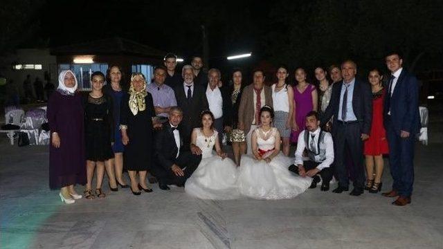 Aydın’da İki Gelin İki Damatlı Düğün