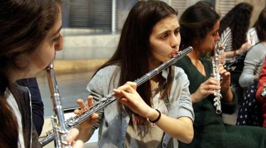 Bu Senfoni Orkestrası T&uuml;rkiye&rsquo;de İlk Ve Tek